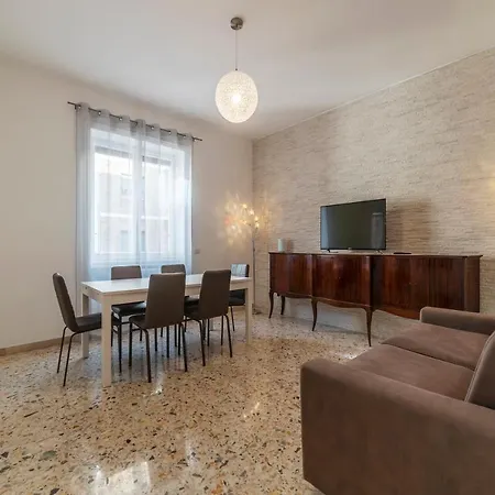 Guesthost - Musei Vaticani & Cipro Mm