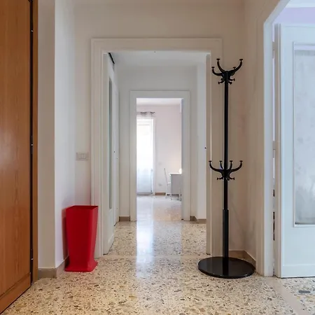 Guesthost - Musei Vaticani & Cipro Mm *