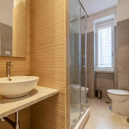 Guesthost - Musei Vaticani & Cipro Mm Rome