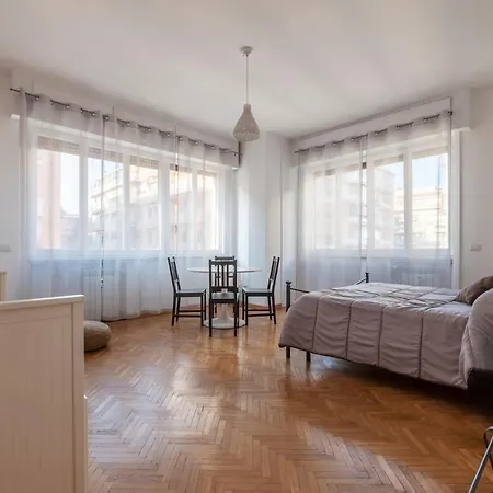 Guesthost - Musei Vaticani & Cipro Mm